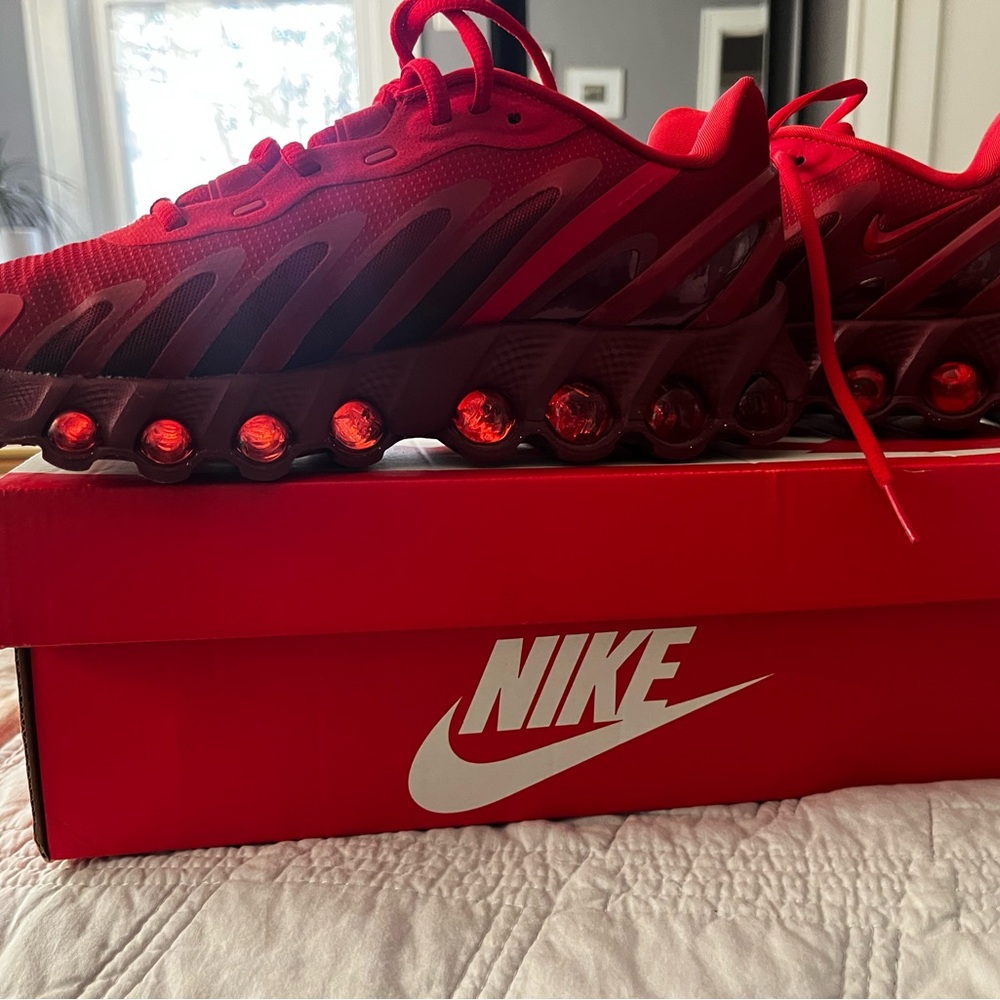 Nike Air Vapormax Plus Red Sneakers - Picture 2 of 7